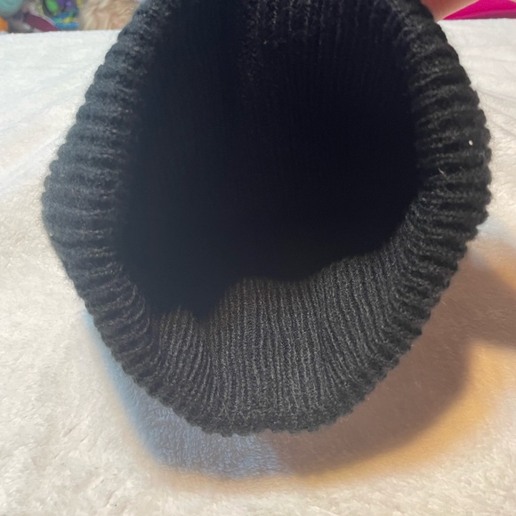 Atlanta Falcons Adult Beanie With Pom - Picture 6 of 7